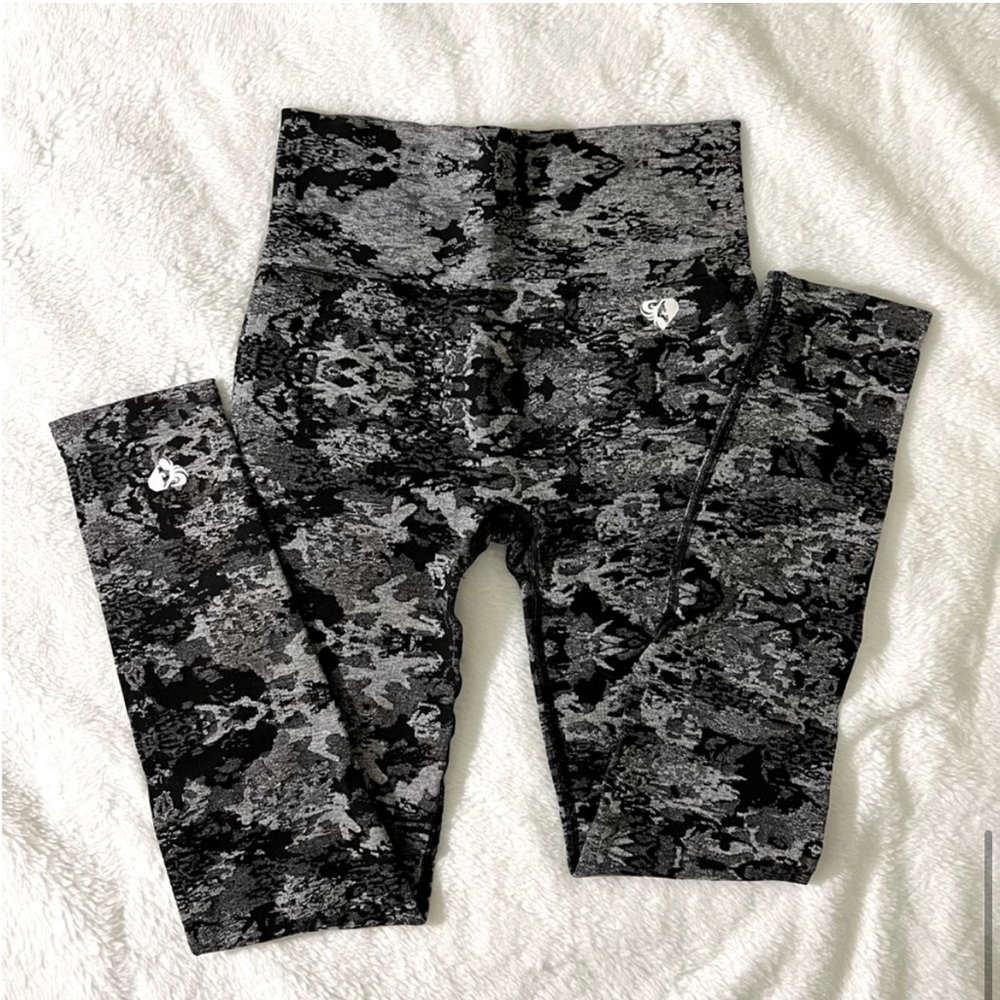 Women’s Best Camo Seamless leggings.